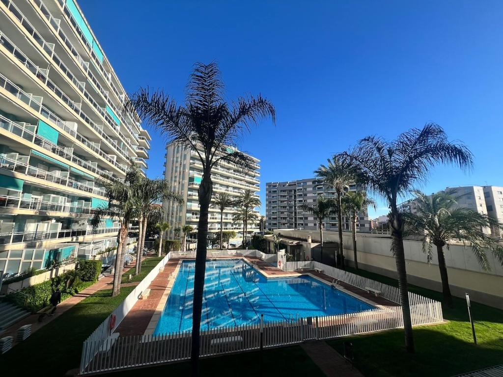 Modern apartment with a big pool and free parking - 5