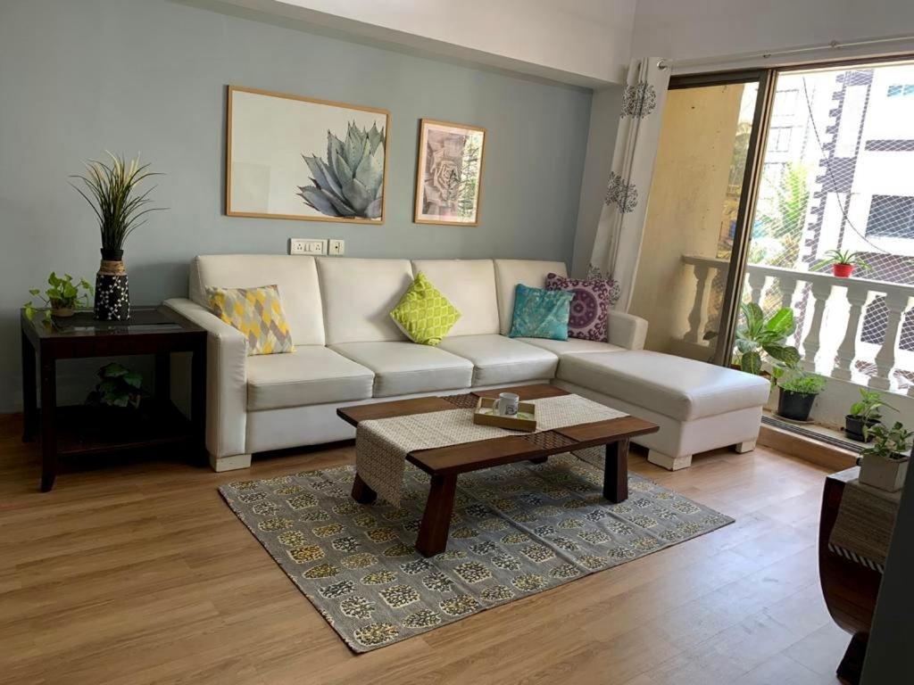 Entire 3 BR apartment with Balconies Bandra, Bombaj