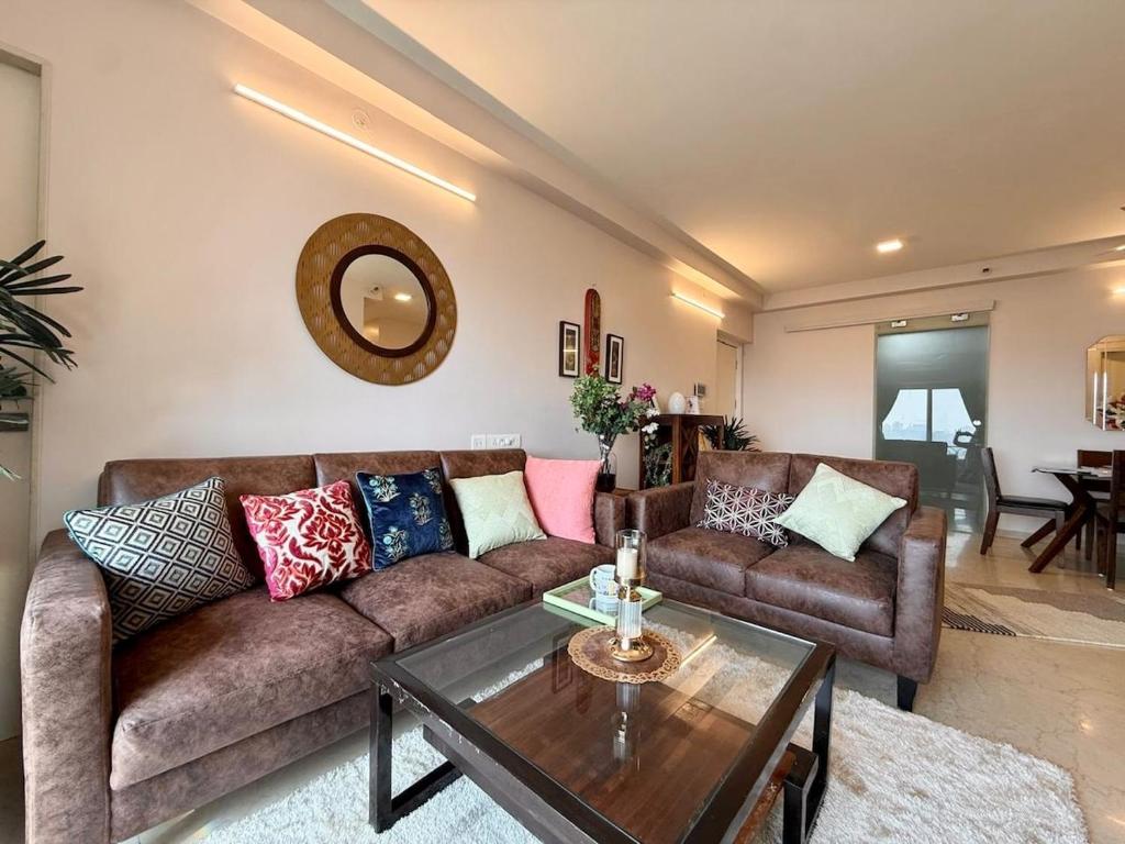 5 Star Luxury Pool, Gym Near Airport BKC, Bombaj