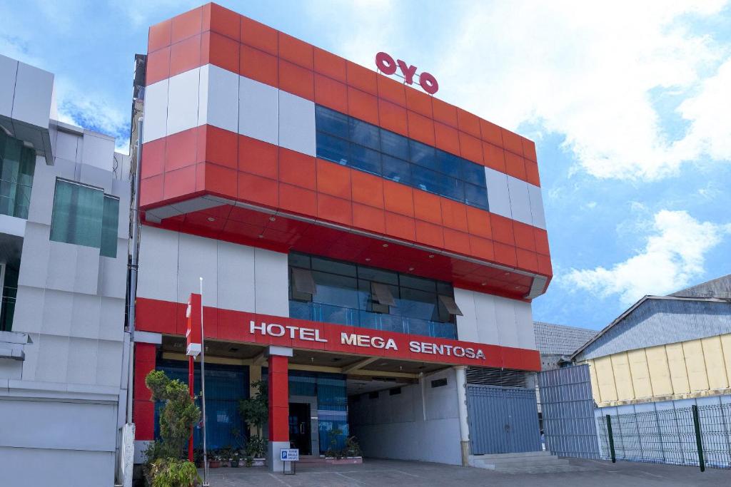 Entrance, Hotel O Mega Sentosa in Samarinda