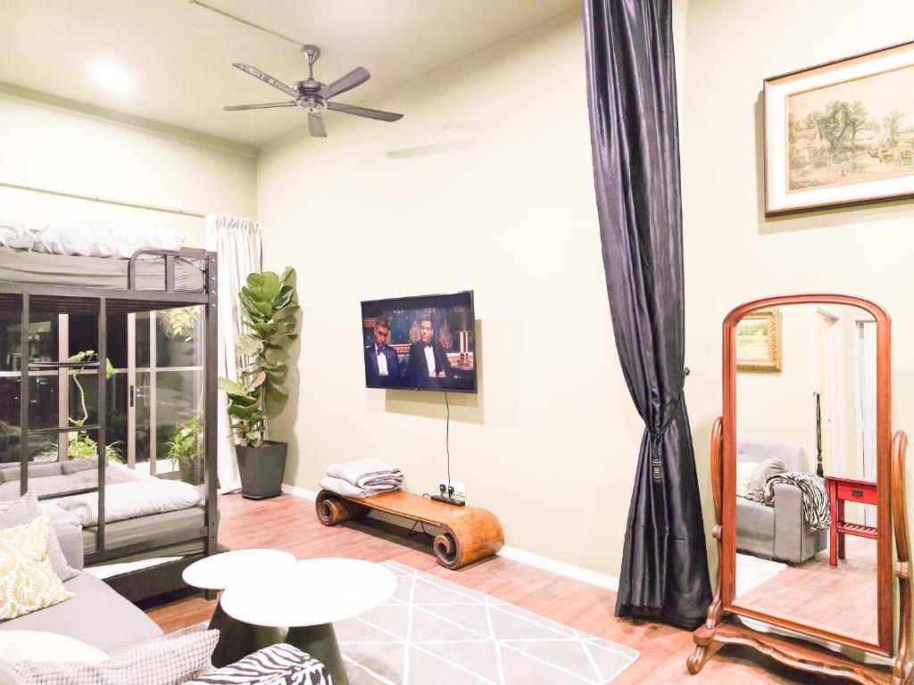 Shared lounge/TV area