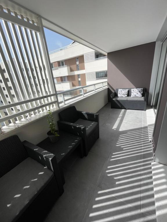 Brand New Apartment on Top Floor, 5 min from Center, 15 min from Beach - 2