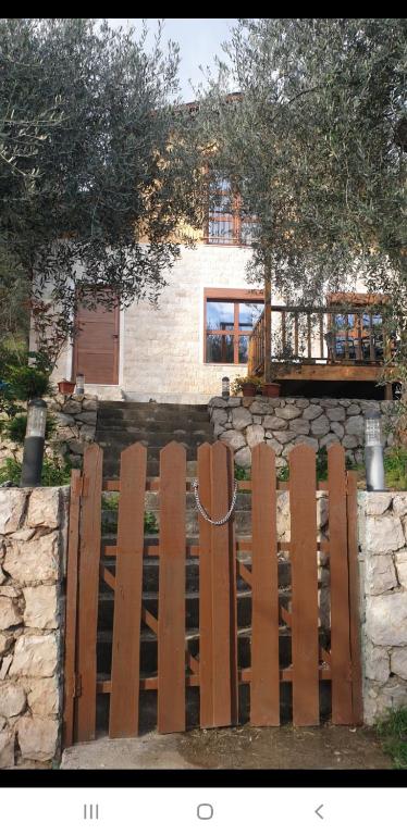 Cottage Four Olives - 2