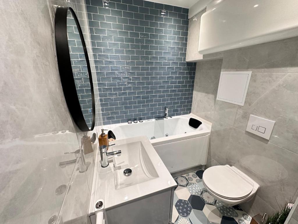 Magic suite avec Balnéo, Sauna et terrasse - 3