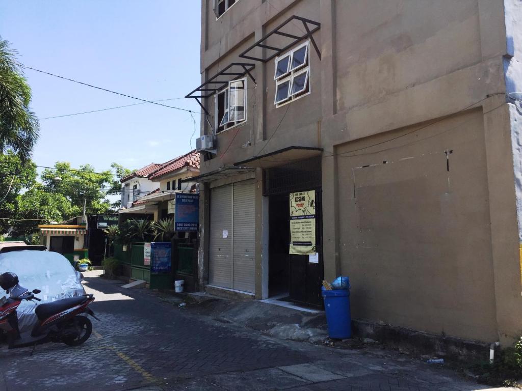 Entrance, Hotel O Kalijudan Homestay in Surabaya