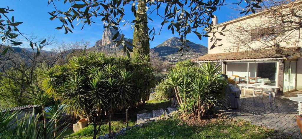 La Gaude bas de villa jardin 6 personnes - 1