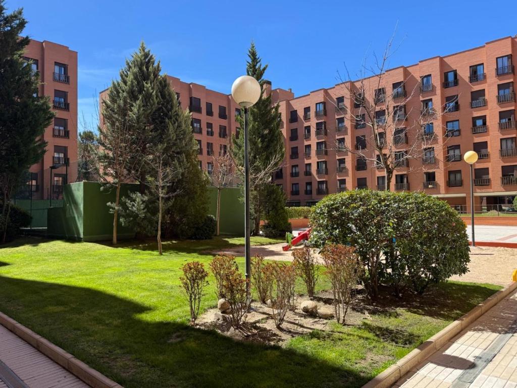 Airport Madrid Plenilunio suites beige - 3
