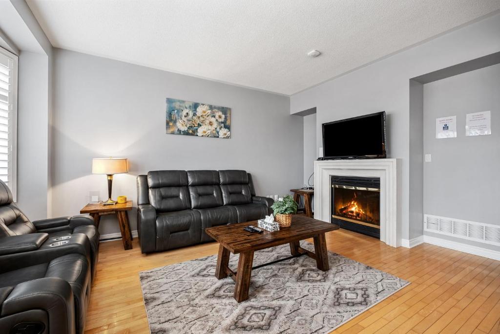 Amazing Spacious house in Center of Richmond hill, Richmond Hill