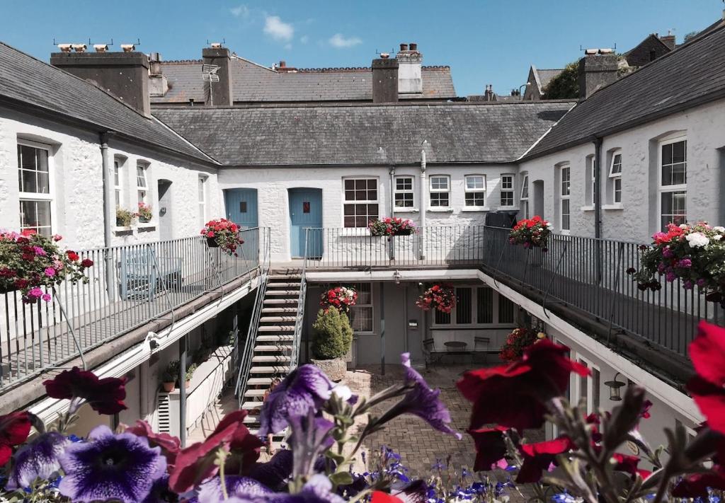 Harbour-side, 2-bed Mews Apartment,, Torquay