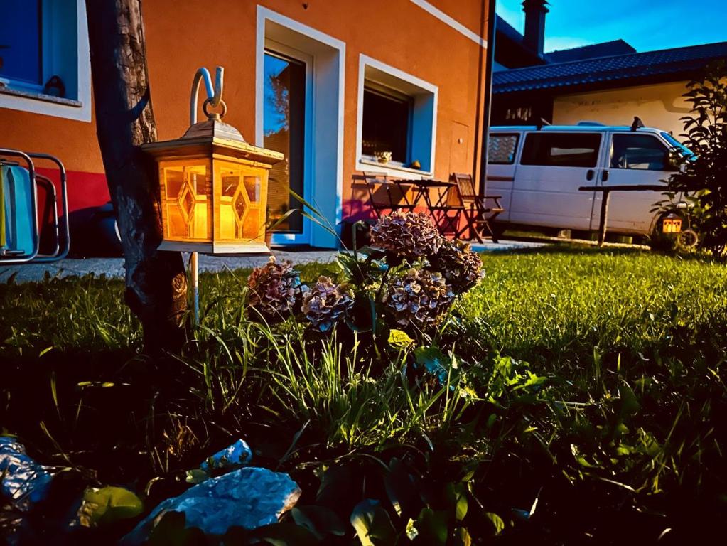 Riverdance with mountain view, garden and private parking, Bled