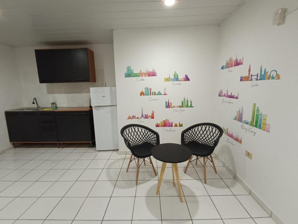 Simple and conveniently located apartment - 2
