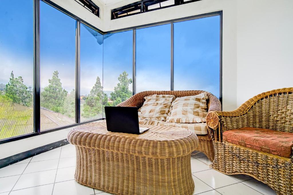 コレクション O プンチャック ニア コタ ブンガ 旧：ヴィラ グヌン アガペ (Collection O Puncak Near Kota Bunga Formerly Villa Gunung Agape) フロント・ロビー