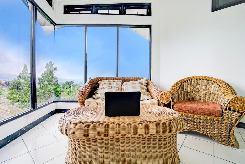 コレクション O プンチャック ニア コタ ブンガ 旧：ヴィラ グヌン アガペ (Collection O Puncak Near Kota Bunga Formerly Villa Gunung Agape) フロント・ロビー