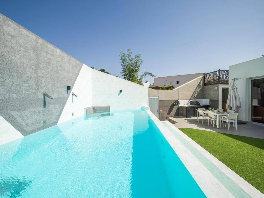 Villa in Maspalomas with Private Heated Pool - 2