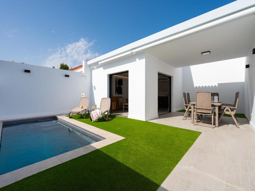 Chalet in Maspalomas with Heated Pool, San Bartolomé