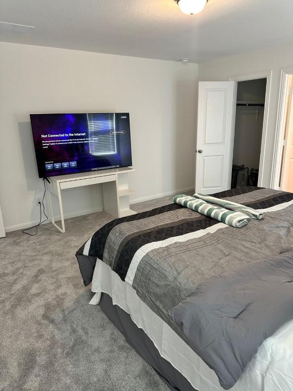 Private Room with Ensuite Bath, Kyle