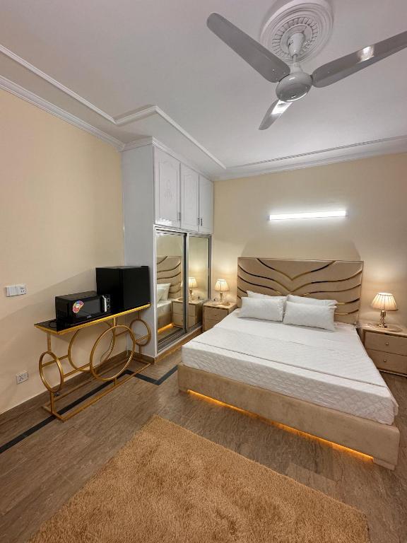 Golden Horizon Suite, Lahore