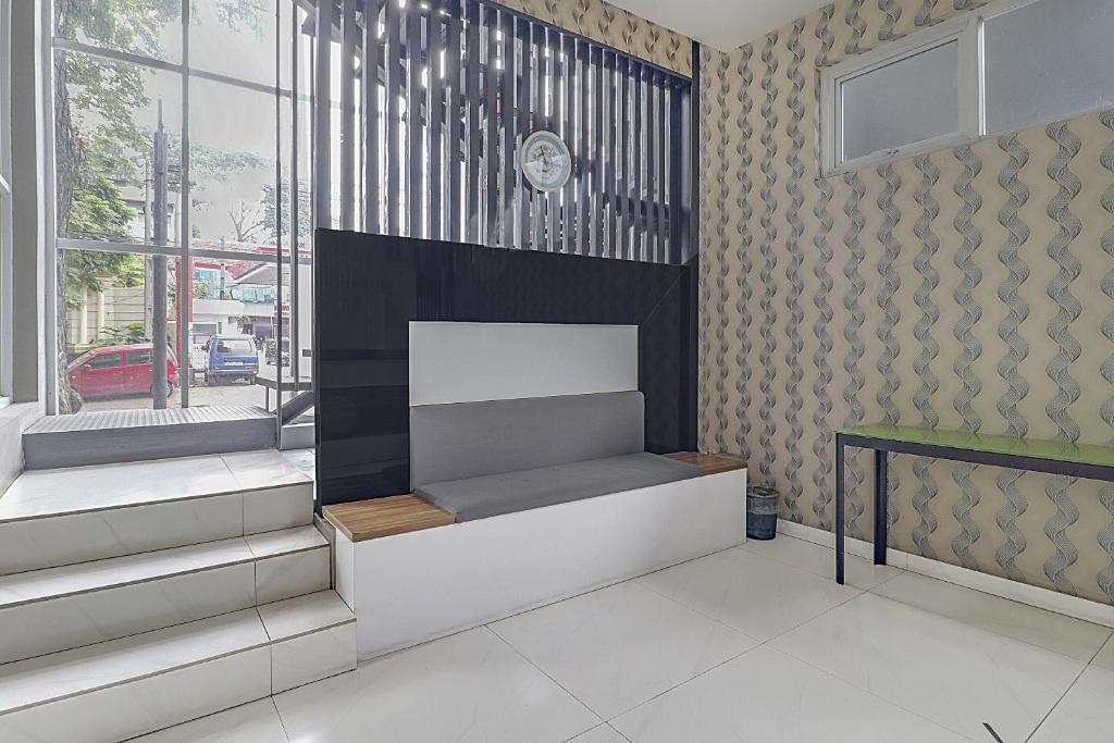 Collection O Cihampelas Near Ciwalk Formerly Regia Cihampelas