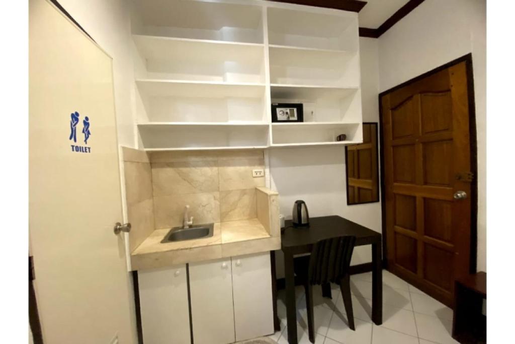 OYO 857 City Stay Inns Makati Avenue, Manila