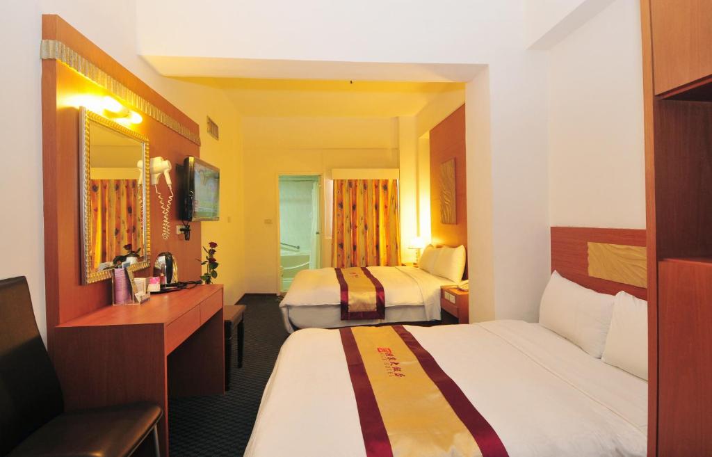 Bathroom, LI QING Hotel in Kaohsiung