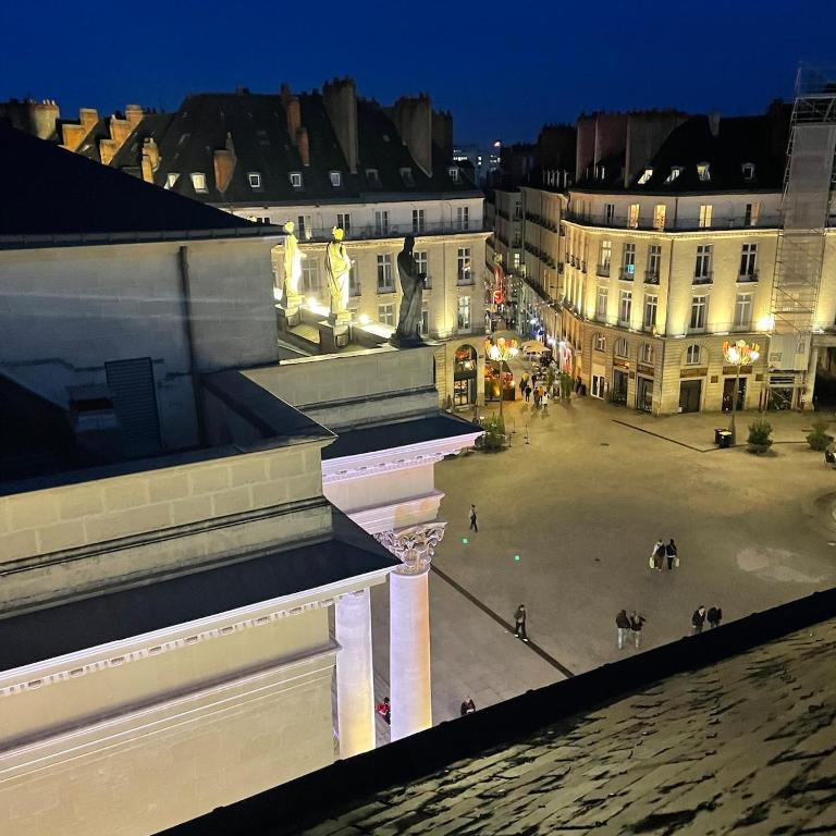 Studio with rooftop view of the Graslin Theater, Nantes