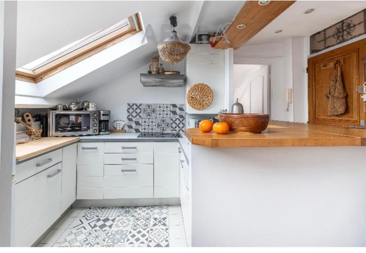 Antibes City Center Cozy Top floor Apartment Air Conditioning 1 Bedroom - 3