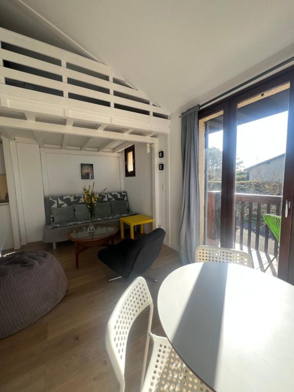 Lovely studio perfect for couples close to beach - 2