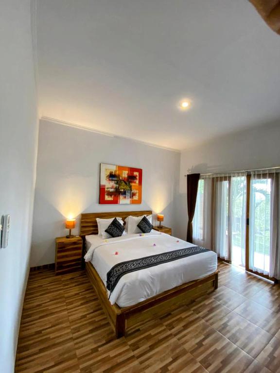 Green Sunrise Hill View