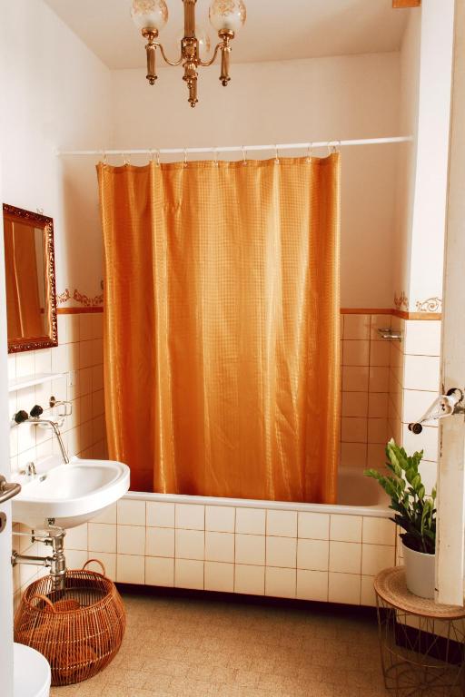 Bathroom, Bed & Blessing / Casa Borgo in Locarno
