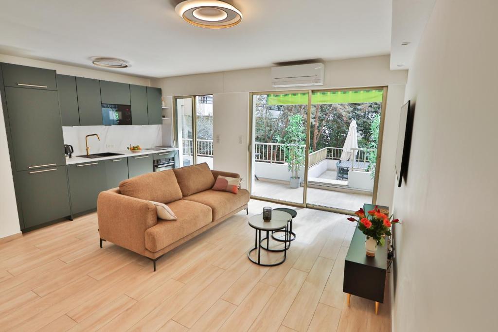 Spacieux T2 avec grande terrasse à 200m de la plage - 2