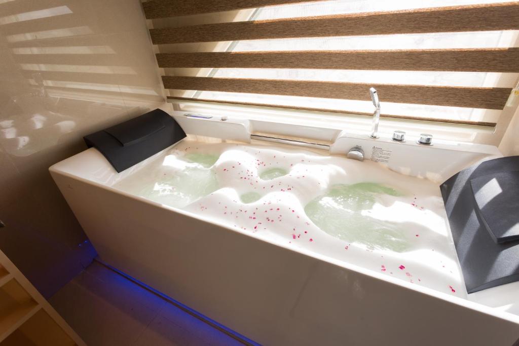 Facilities, Hotel Grand Turf in Nuwara Eliya