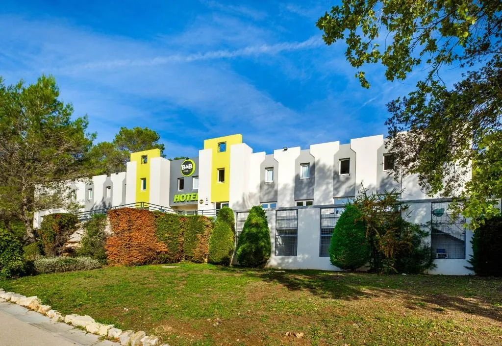 B&B HOTEL Antibes Sophia Le Relais，位于比奥的酒店