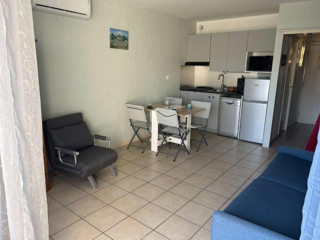 Studio cabine climatisé, piscine, 4 couchages, Port Camargue - FR-1-250-302 - 4