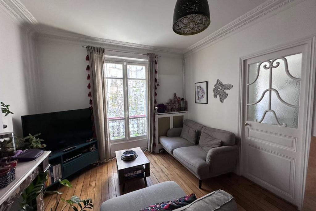 Spacious T2 - near Place de la Nation - 2