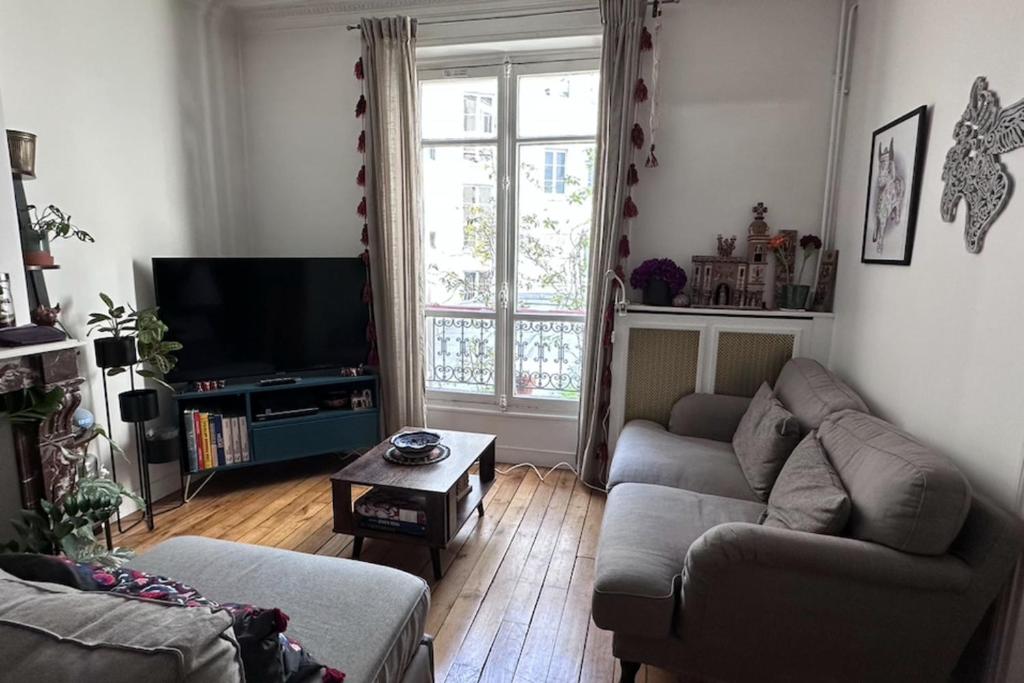 Spacious T2 - near Place de la Nation - 1