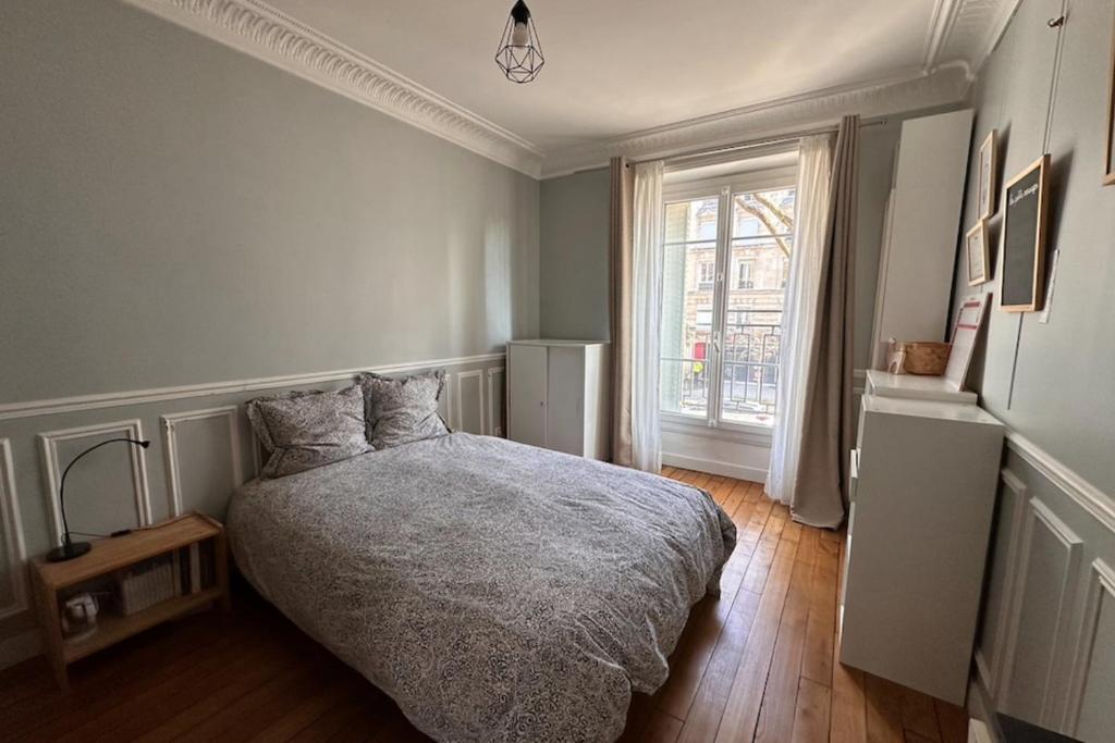 Spacious T2 - near Place de la Nation - 4