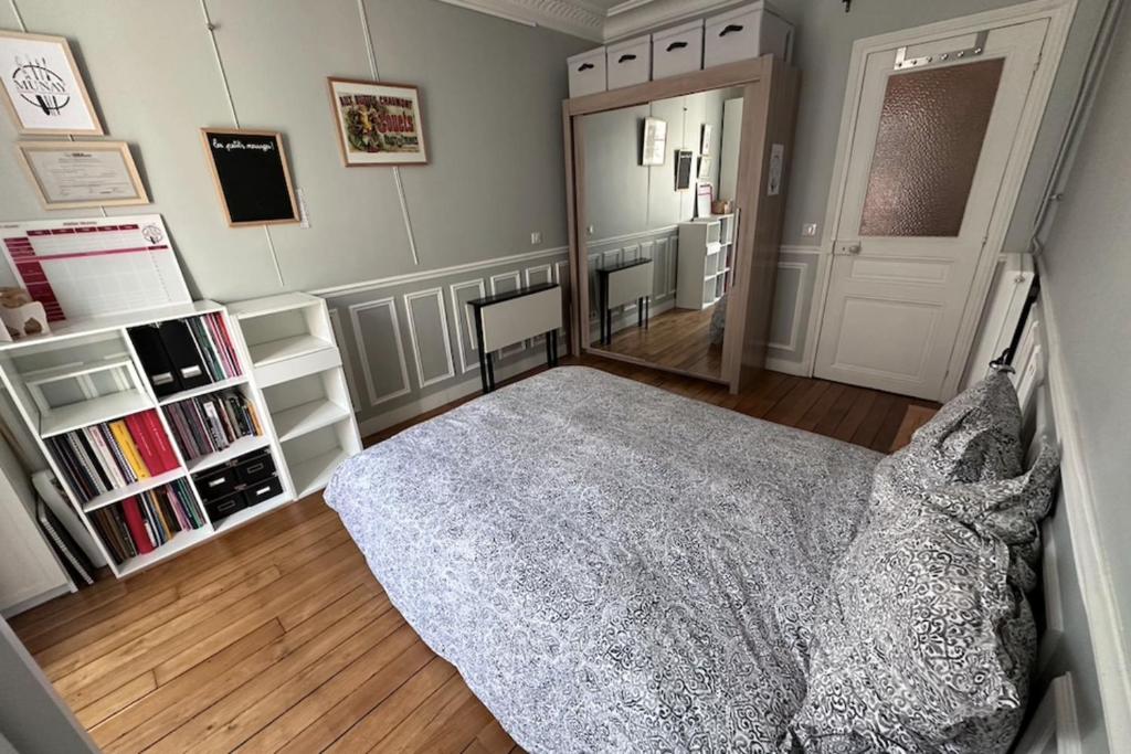 Spacious T2 - near Place de la Nation - 5