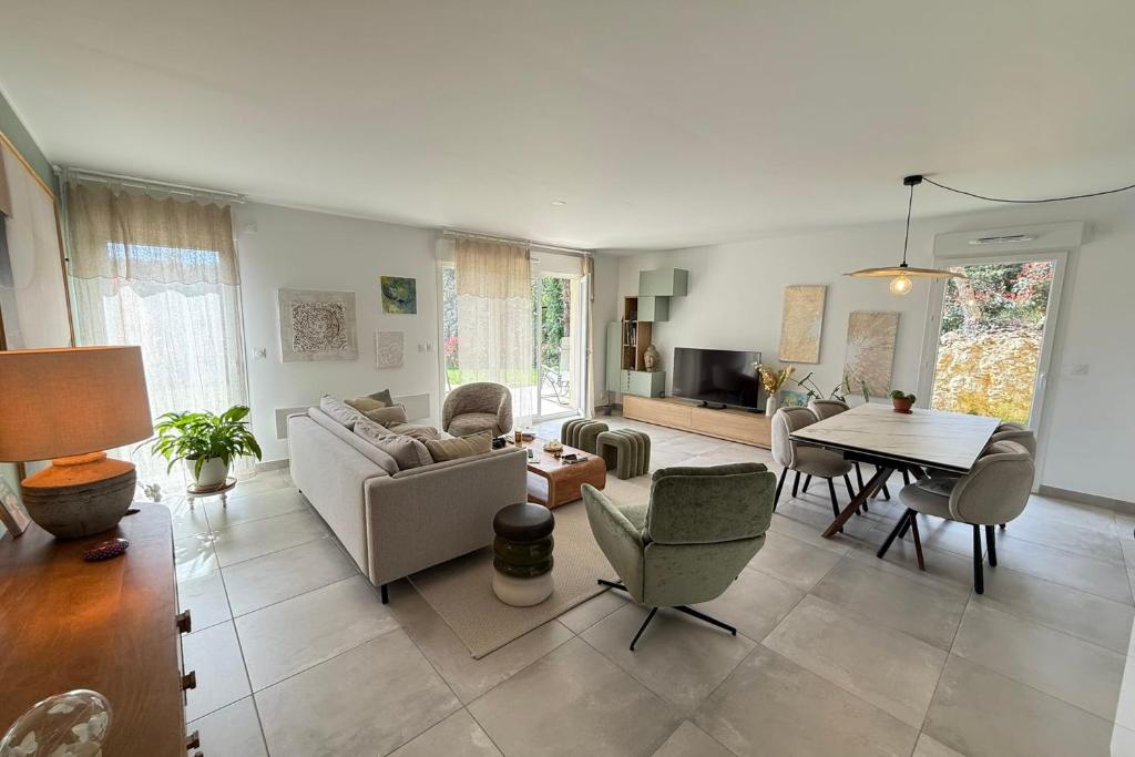 Cosy flat - Garden - Swimming pool, Valbonne