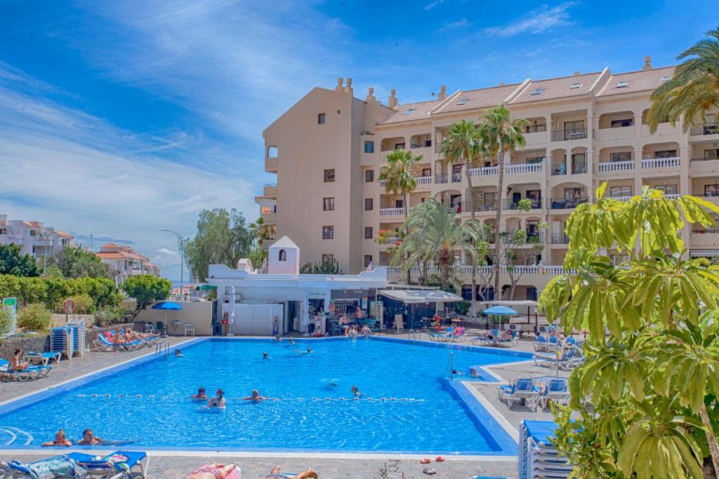 Cozy Wild, Los Cristianos