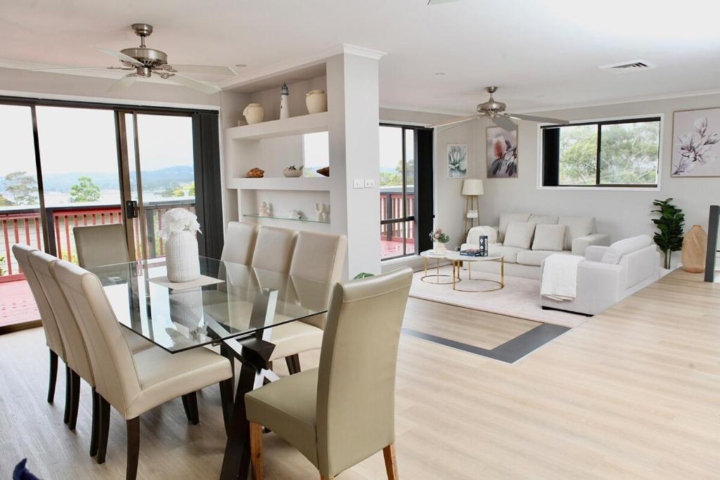 Seaside Serenity - Top Level Home w Stunning View, Batemans Bay