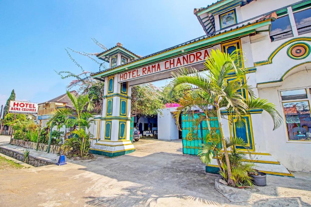 Entrance, SPOT ON 91694 Hotel Rama Chandra in Rejosari