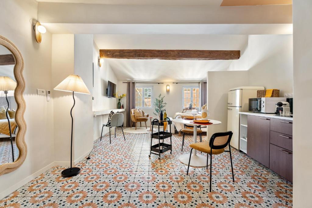 Nice Renting - CENTRALE - Authentic Loft Old Nice Rooftop View & Charm - 3