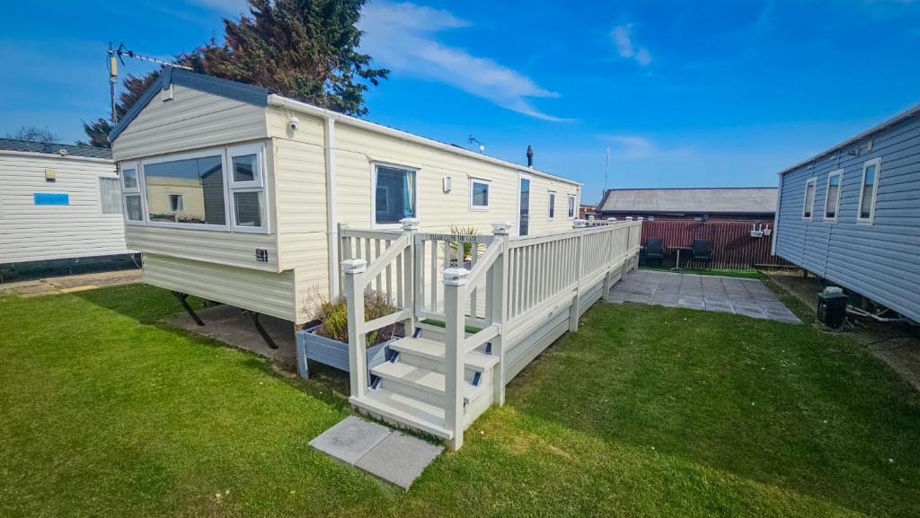 10 The Poplars, Lyons Robin Hood, Rhyl, Pet Friendly, Meliden