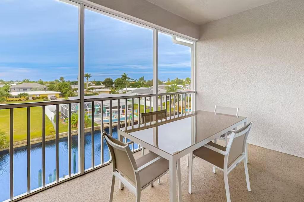 Gulf Access with Boat Slip, Heated Saltwater Pool, Dog-Friendly - Bacino Vista #201 - Roelens, Cape Coral