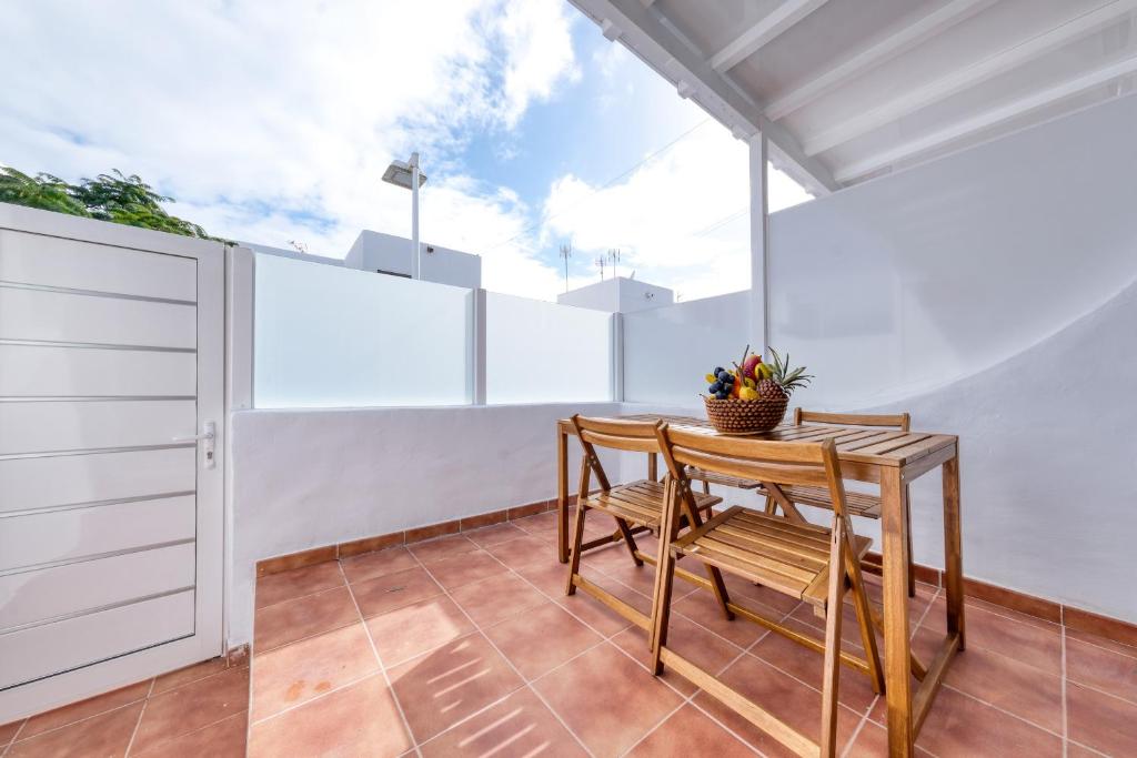 Puerto Diamante 2 - 100M to the Beach By Lanzarote Vacation Homes - 1