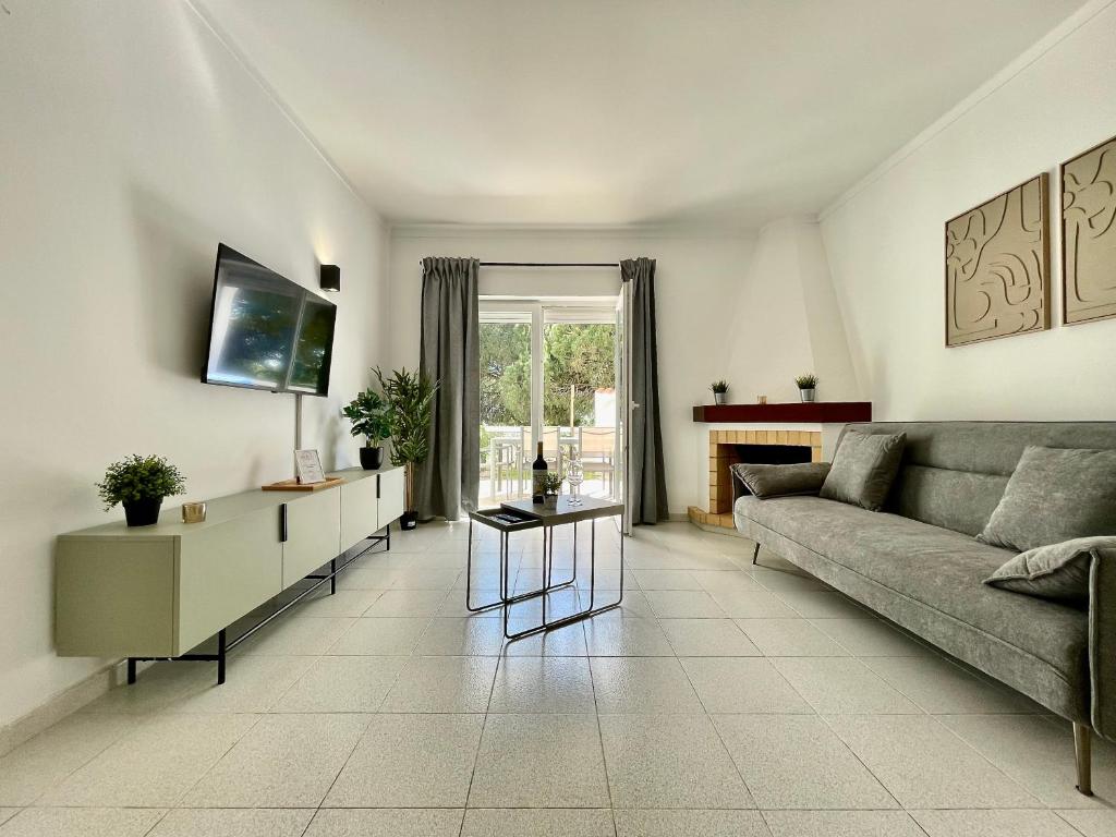 Apt SD - with pool and garden, Porches