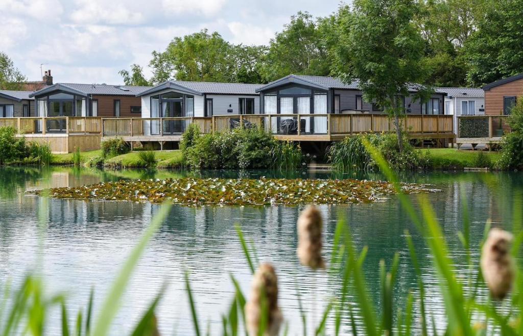 Bluebird lodge - Brickyard Lakes, Amotherby