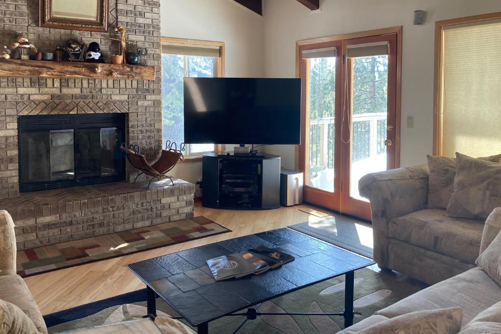 Mountain View Getaway, Stateline