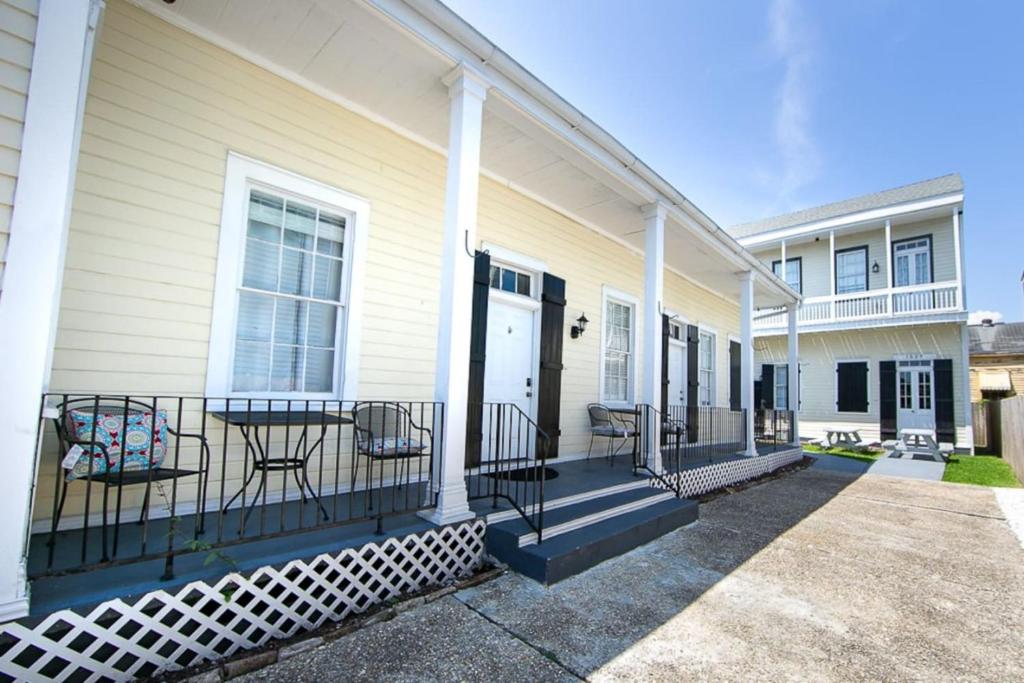 Monthly - Dumaine Historic Gem - Front House 1bed, New Orleans