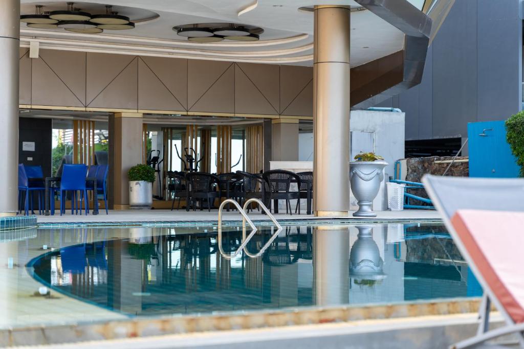 Swimming pool